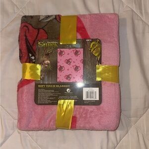 Dreamworks Shrek Pink Heart Blanket
